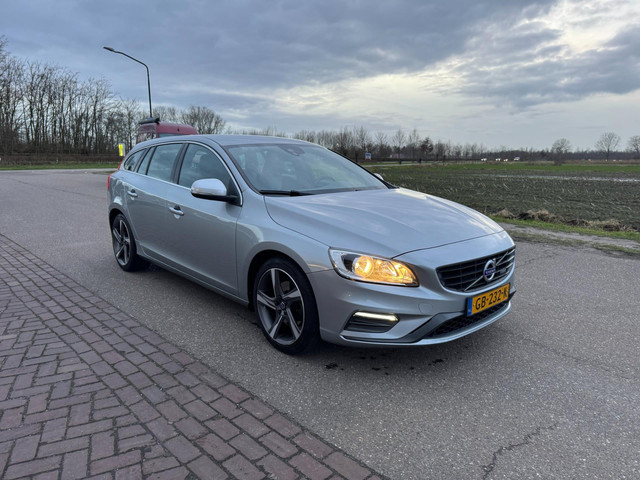 volvo-v60-1.6-t3-r-design-alcantara-trekhaak