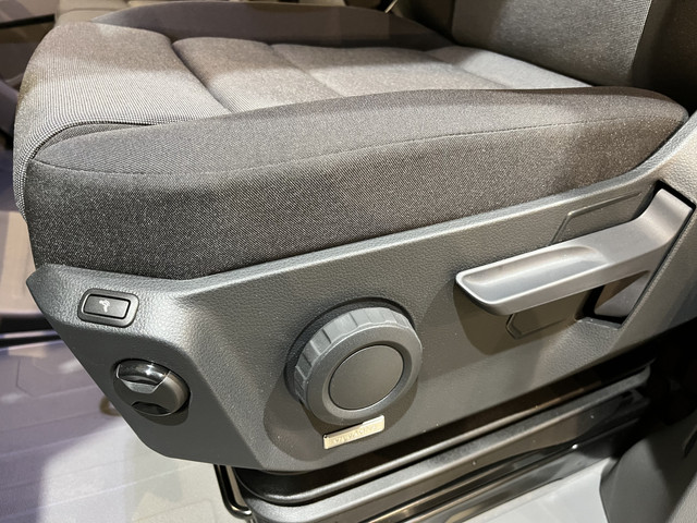 Volkswagen Crafter 2.0 TDI L3H2 140 PK DSG Automaat Euro 6 Airco Cruise Control PDC CarPlay 3-Zits NIEUW MODEL !! 1.400 KM !!