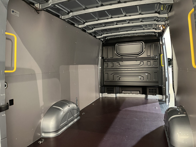 Volkswagen Crafter 2.0 TDI L3H2 140 PK DSG Automaat Euro 6 Airco Cruise Control PDC CarPlay 3-Zits NIEUW MODEL !! 1.400 KM !!