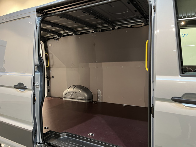 Volkswagen Crafter 2.0 TDI L3H2 140 PK DSG Automaat Euro 6 Airco Cruise Control PDC CarPlay 3-Zits NIEUW MODEL !! 1.400 KM !!