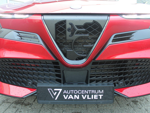 Alfa Romeo Junior Elettrica Speciale 54 kWh | 17% Bijtelling | Schuif Kanteldak | Pack Techno | Brera Red | Dak Zwart