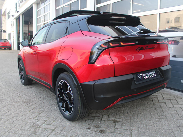 Alfa Romeo Junior Elettrica Speciale 54 kWh | 17% Bijtelling | Schuif Kanteldak | Pack Techno | Brera Red | Dak Zwart