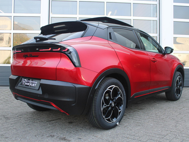 Alfa Romeo Junior Elettrica Speciale 54 kWh | 17% Bijtelling | Schuif Kanteldak | Pack Techno | Brera Red | Dak Zwart