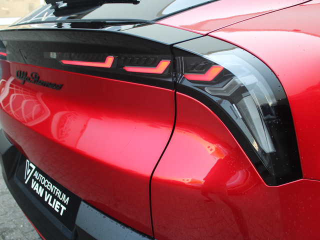 Alfa Romeo Junior Elettrica Speciale 54 kWh | 17% Bijtelling | Schuif Kanteldak | Pack Techno | Brera Red | Dak Zwart