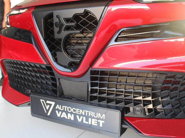 Alfa Romeo Junior Elettrica Speciale 54 kWh | 17% Bijtelling | Schuif Kanteldak | Pack Techno | Brera Red | Dak Zwart