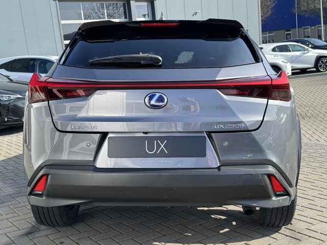 Lexus UX 250h Preference Line EL-ACHTERKLEP BLIND-SPOT KEY-LESS APPLE-CARPLAY