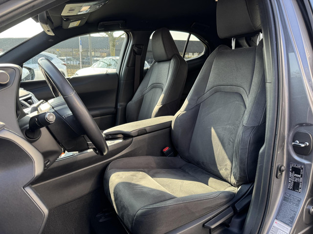 Lexus UX 250h Preference Line EL-ACHTERKLEP BLIND-SPOT KEY-LESS APPLE-CARPLAY