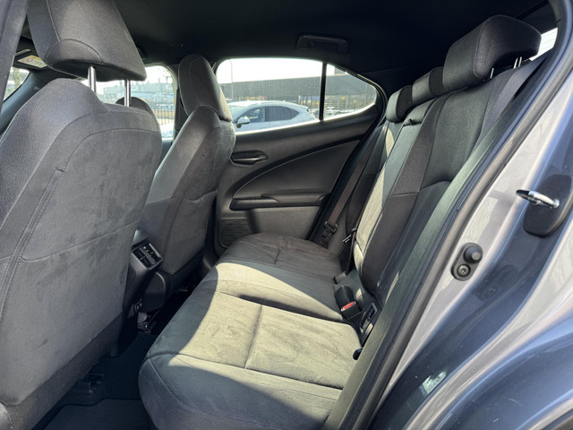 Lexus UX 250h Preference Line EL-ACHTERKLEP BLIND-SPOT KEY-LESS APPLE-CARPLAY