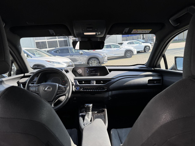 Lexus UX 250h Preference Line EL-ACHTERKLEP BLIND-SPOT KEY-LESS APPLE-CARPLAY