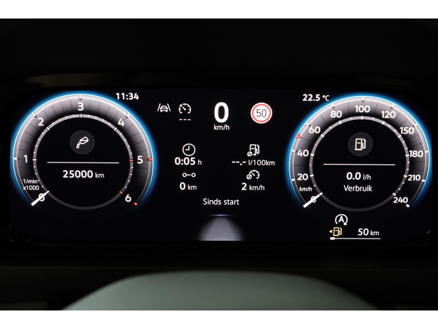 Volkswagen Crafter Trendline L3H3 140pk GVW 3.5T BPM vrij | Achteruitrijcamera | Keyless Start | Digital Cockpit | Trekhaak | Cruise Control | In h