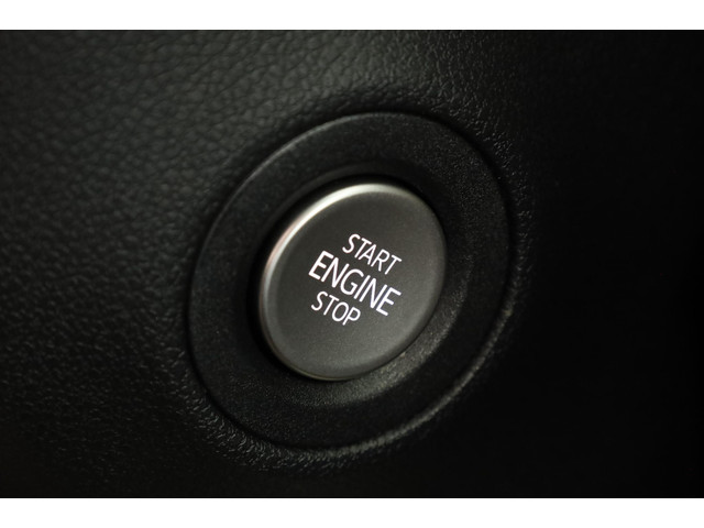 Volkswagen Crafter Trendline L3H3 140pk GVW 3.5T BPM vrij | Achteruitrijcamera | Keyless Start | Digital Cockpit | Trekhaak | Cruise Control | In h