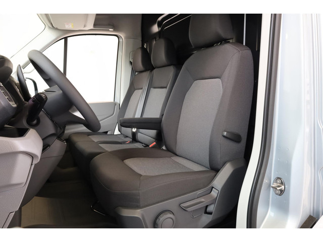 Volkswagen Crafter Trendline L3H3 140pk GVW 3.5T BPM vrij | Achteruitrijcamera | Keyless Start | Digital Cockpit | Trekhaak | Cruise Control | In h