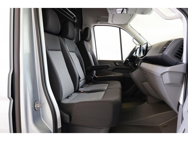 Volkswagen Crafter Trendline L3H3 140pk GVW 3.5T BPM vrij | Achteruitrijcamera | Keyless Start | Digital Cockpit | Trekhaak | Cruise Control | In h