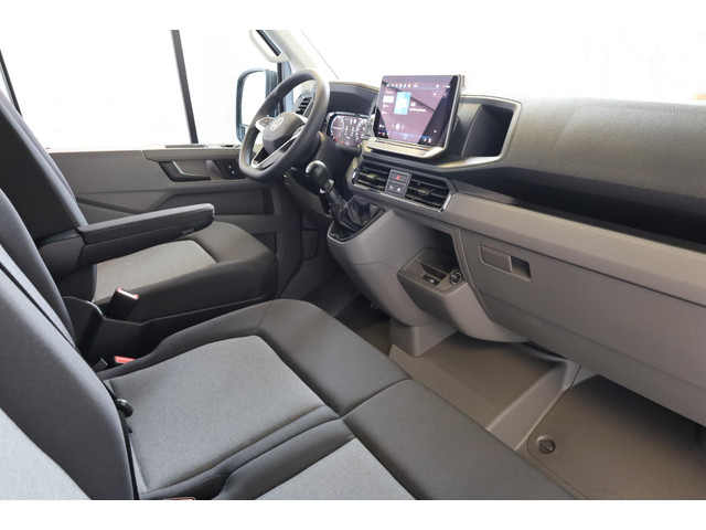 Volkswagen Crafter Trendline L3H3 140pk GVW 3.5T BPM vrij | Achteruitrijcamera | Keyless Start | Digital Cockpit | Trekhaak | Cruise Control | In h