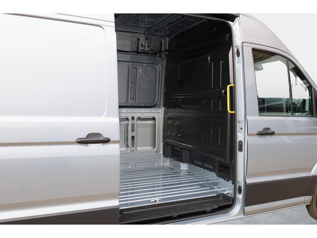 Volkswagen Crafter Trendline L3H3 140pk GVW 3.5T BPM vrij | Achteruitrijcamera | Keyless Start | Digital Cockpit | Trekhaak | Cruise Control | In h