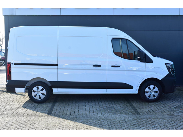 nissan-interstar-interstar-e-l2h2-limited-87-kwh-140pk---parkeersensoren---achteruitrijcamera---stoelverwarming---trekhaak---apple-carplay--andr