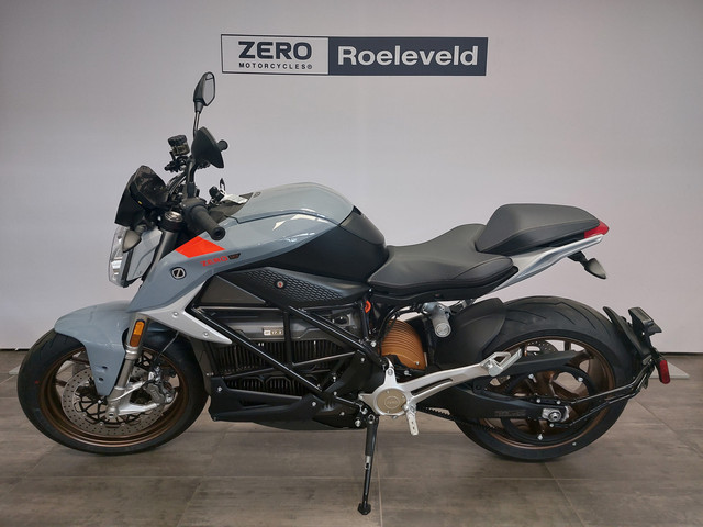 zero-srf-motorcycles-zf-17.3-i-85kw---park-mode-i-handvat-verwarming