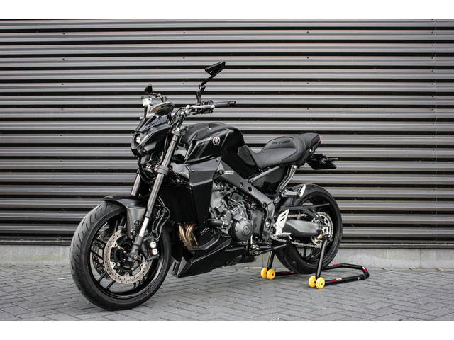 yamaha-mt-09-tour-abs-119pk-2022---2dkm---nieuwstaat---complete-documentatie---mivv-italian---quick-shift---direct-rijden---ful