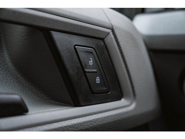 Volkswagen Crafter 35 2.0 TDI 177PK L4 Open laadbak Airco | Cruise control | 3-zits | LxBxH 430x203x40 cm |