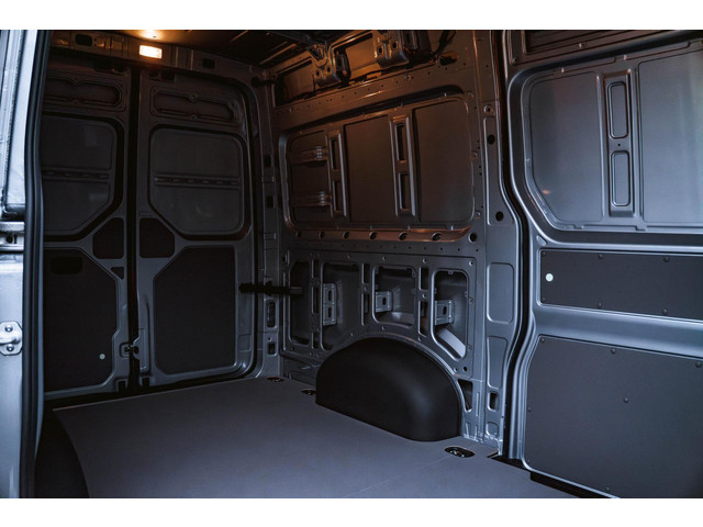 Volkswagen Crafter 2.0 TDI 177PK Automaat L3H3 Comfortline 2x LED | NAVI | Ergo. bestuurdersstoel | Camera | Trekhaak |