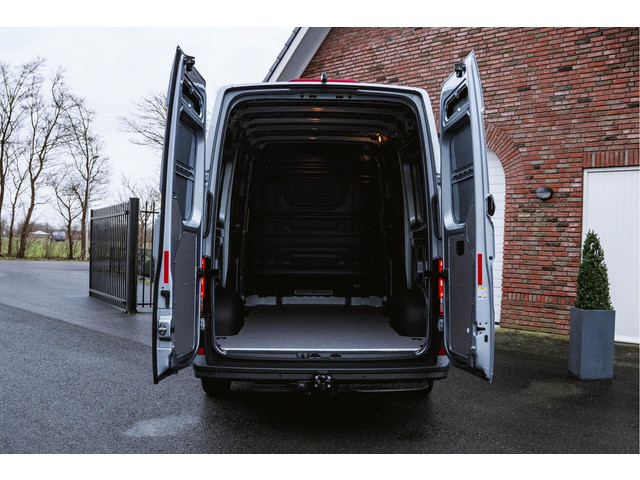 Volkswagen Crafter 2.0 TDI 177PK Automaat L3H3 Comfortline 2x LED | NAVI | Ergo. bestuurdersstoel | Camera | Trekhaak |
