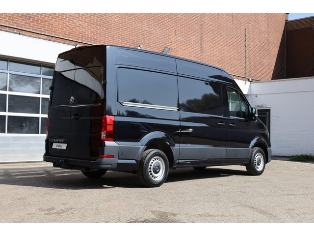 Volkswagen Crafter Highline L3H3 140 pk automaat BPM vrij | Trekhaak | Camera | navigatiepakket | vierseizoenbanden