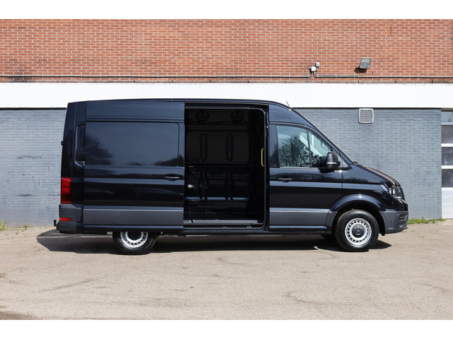 Volkswagen Crafter Highline L3H3 140 pk automaat BPM vrij | Trekhaak | Camera | navigatiepakket | vierseizoenbanden