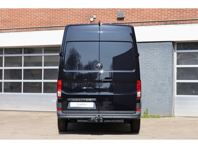Volkswagen Crafter Highline L3H3 140 pk automaat BPM vrij | Trekhaak | Camera | navigatiepakket | vierseizoenbanden