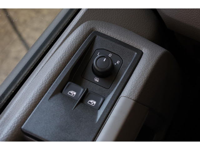 Volkswagen Crafter Highline L3H3 140 pk automaat BPM vrij | Trekhaak | Camera | navigatiepakket | vierseizoenbanden