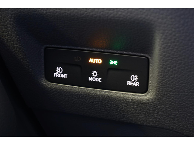 Volkswagen Crafter Highline L3H3 140 pk automaat BPM vrij | Trekhaak | Camera | navigatiepakket | vierseizoenbanden