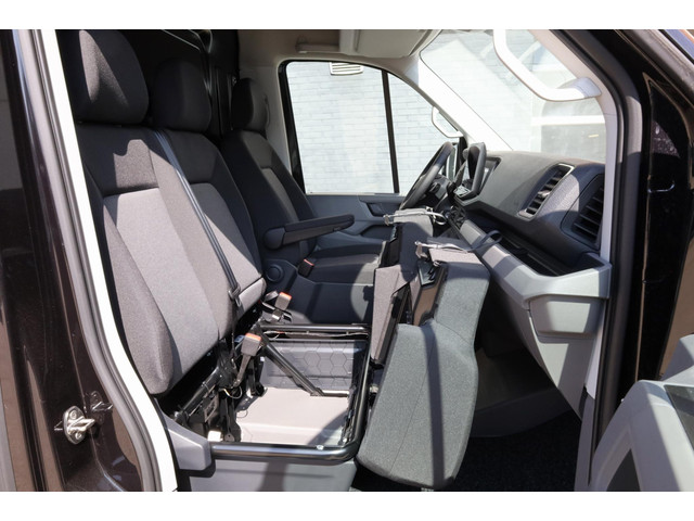 Volkswagen Crafter Highline L3H3 140 pk automaat BPM vrij | Trekhaak | Camera | navigatiepakket | vierseizoenbanden