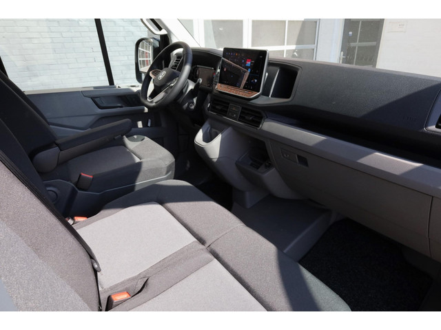 Volkswagen Crafter Highline L3H3 140 pk automaat BPM vrij | Trekhaak | Camera | navigatiepakket | vierseizoenbanden