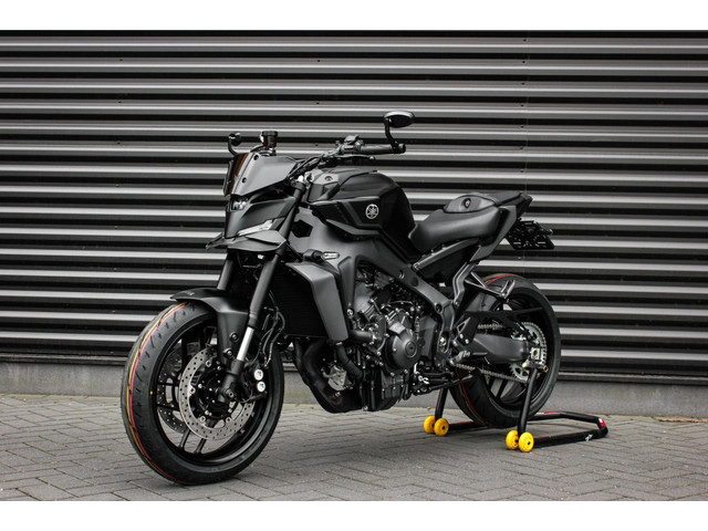 yamaha-mt-09-tour-abs-119pk-2025-new-uit-voorraad---complete-documentatie---custom-sc-exhaust---quick-shift---direct-rijden--full