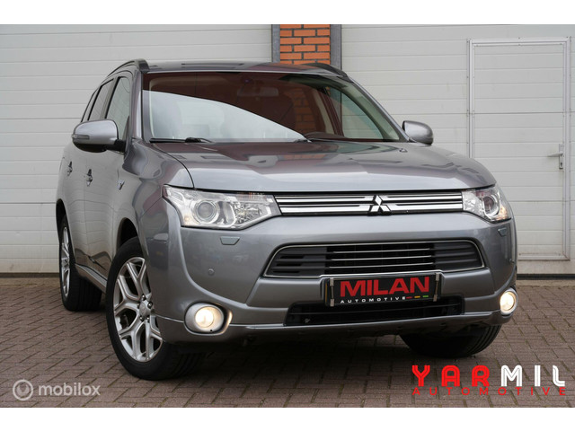 mitsubishi-outlander-2.0-phev-intense---trekhaak-nap-dealer-onderhouden-leder