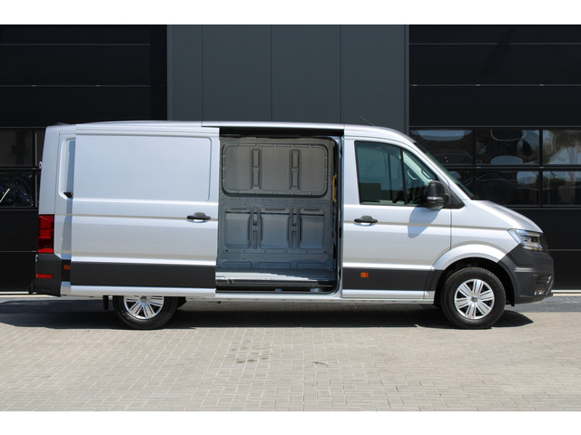 Volkswagen Crafter 35 2.0 TDI L3H2 177pk - Facelift - Navigatie - LED - Geveerde stoel - Virtual cockpit - Camera - Verwarmd stuur - Stoelverwarmin
