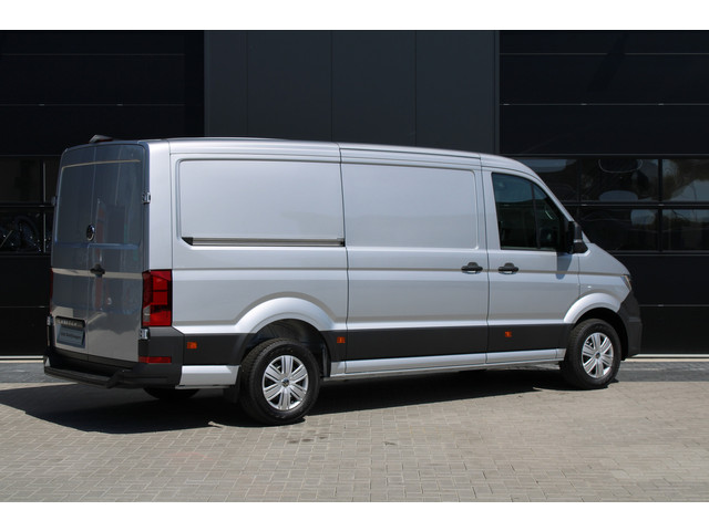 Volkswagen Crafter 35 2.0 TDI L3H2 177pk - Facelift - Navigatie - LED - Geveerde stoel - Virtual cockpit - Camera - Verwarmd stuur - Stoelverwarmin