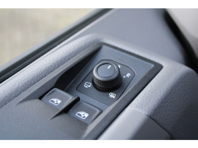 Volkswagen Crafter 35 2.0 TDI L3H2 177pk - Facelift - Navigatie - LED - Geveerde stoel - Virtual cockpit - Camera - Verwarmd stuur - Stoelverwarmin