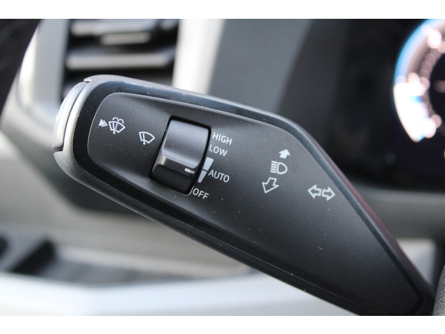 Volkswagen Crafter 35 2.0 TDI L3H2 177pk - Facelift - Navigatie - LED - Geveerde stoel - Virtual cockpit - Camera - Verwarmd stuur - Stoelverwarmin