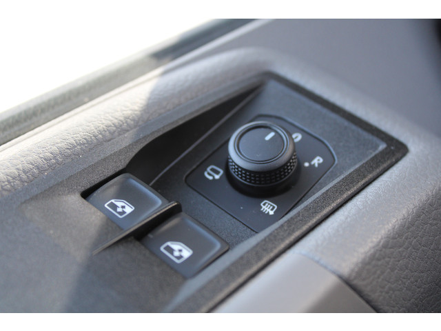 Volkswagen Crafter 35 2.0 TDI L3H2 177pk - Facelift - Navigatie - LED - Geveerde stoel - Virtual cockpit - Camera - Verwarmd stuur - Stoelverwarmin