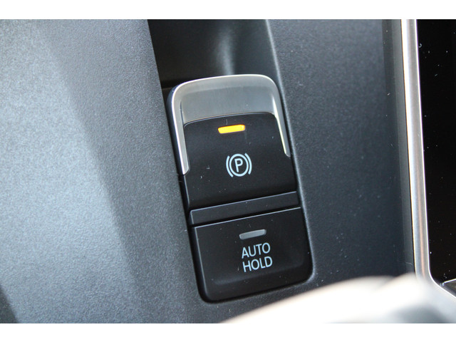 Volkswagen Crafter 35 2.0 TDI L3H2 177pk - Facelift - Navigatie - LED - Geveerde stoel - Virtual cockpit - Camera - Verwarmd stuur - Stoelverwarmin