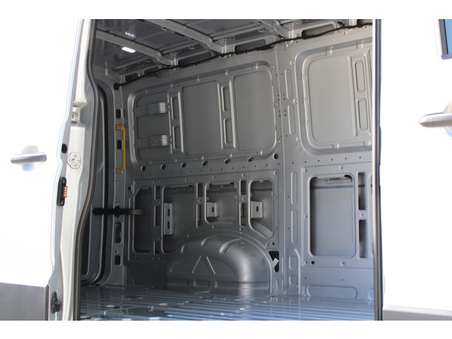 Volkswagen Crafter 35 2.0 TDI L3H2 177pk - Facelift - Navigatie - LED - Geveerde stoel - Virtual cockpit - Camera - Verwarmd stuur - Stoelverwarmin