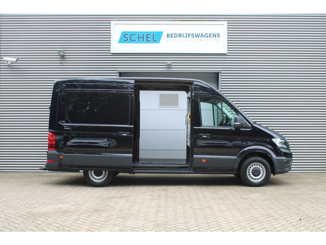 Volkswagen Crafter 35 2.0 TDI L3H3 177pk - 2x Schuifdeur - LED - Trekhaak - Navigatie - DAB - Geveerde stoel - Camera - Stoelverwarming - Rijklaar
