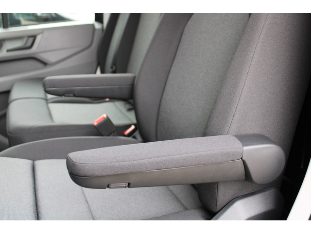 Volkswagen Crafter 35 2.0 TDI L3H3 177pk - 2x Schuifdeur - LED - Trekhaak - Navigatie - DAB - Geveerde stoel - Camera - Stoelverwarming - Rijklaar