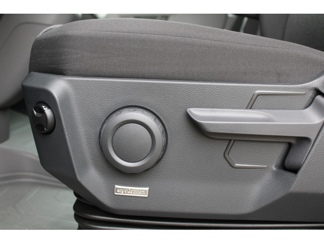 Volkswagen Crafter 35 2.0 TDI L3H3 177pk - 2x Schuifdeur - LED - Trekhaak - Navigatie - DAB - Geveerde stoel - Camera - Stoelverwarming - Rijklaar