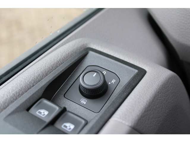 Volkswagen Crafter 35 2.0 TDI L3H3 177pk - 2x Schuifdeur - LED - Trekhaak - Navigatie - DAB - Geveerde stoel - Camera - Stoelverwarming - Rijklaar