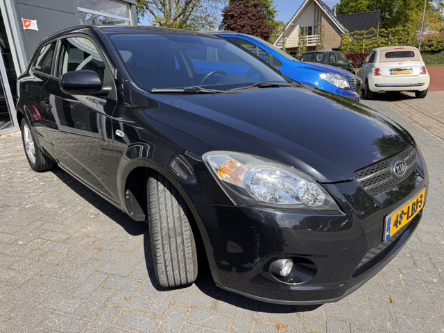 kia-pro-cee-d-1.6-cvvt-x-ecutive
