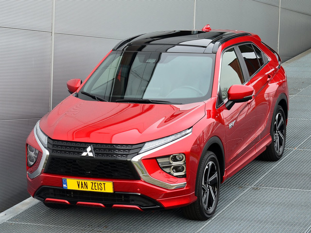 mitsubishi-eclipse-cross-phev-2.4-instyle-4wd---plug-in-hybrid---adaptief-cruise---panorama-dak---leer---fabrieksgarantie-tot-24-03-2031---all-in-rijkla