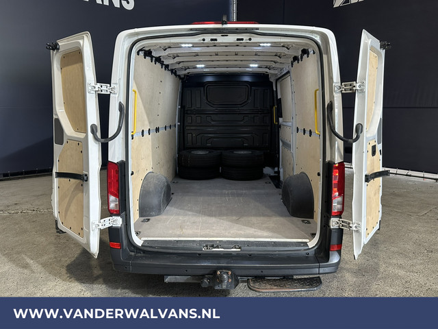 Volkswagen Crafter 2.0 TDI 141pk L3H2 (Oude L2H1) Euro6 *Rijklaar Direct Rijden* Airco | Camera | Apple Carplay | 3000kg Trekhaak | Cruisecontrol A