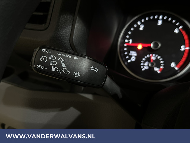 Volkswagen Crafter 2.0 TDI 141pk L3H2 (Oude L2H1) Euro6 *Rijklaar Direct Rijden* Airco | Camera | Apple Carplay | 3000kg Trekhaak | Cruisecontrol A