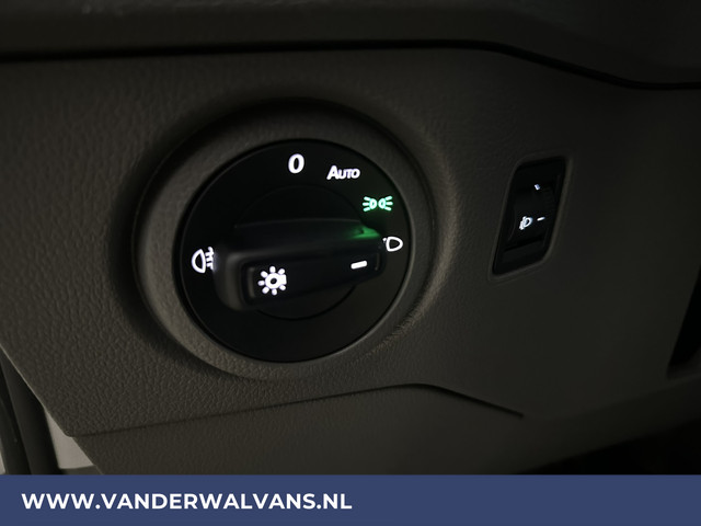 Volkswagen Crafter 2.0 TDI 141pk L3H2 (Oude L2H1) Euro6 *Rijklaar Direct Rijden* Airco | Camera | Apple Carplay | 3000kg Trekhaak | Cruisecontrol A